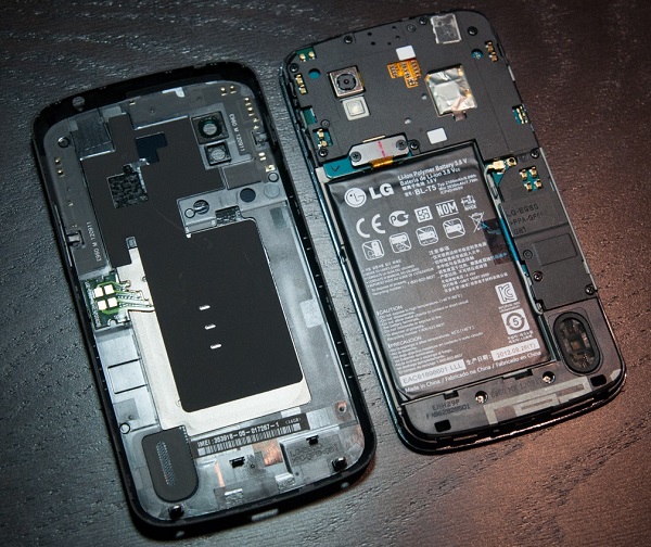 Nexus 4 Rückseite und Akku sind tauschbar
